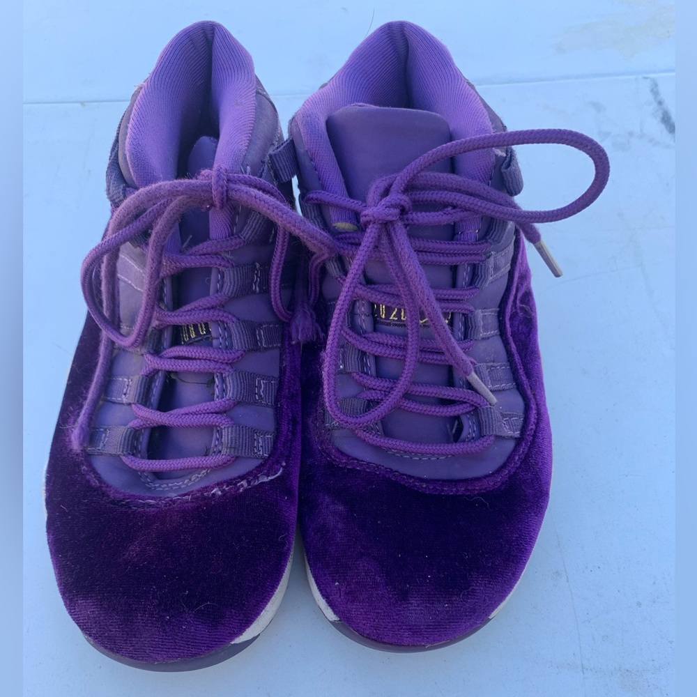 Crush velvet purple Air Jordan 11 Heiress high top size 3Y